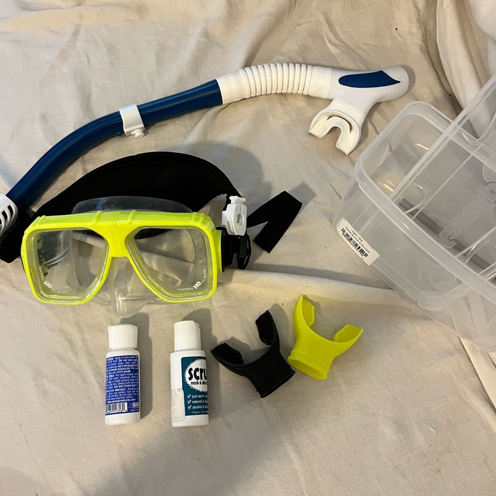 Diving Snorkel Set with Neon Yellow Plazma Mask, snorkel and accessories